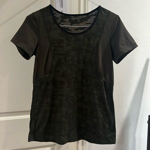 Lululemon short sleeve training top size 6